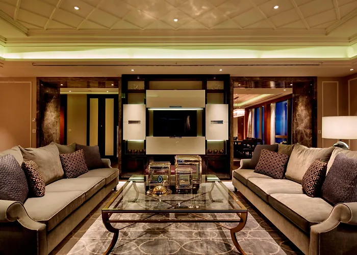 מלון Hilton Bomonti 5*