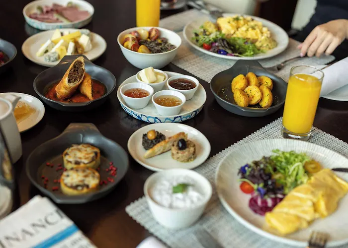 מלון Hilton Bomonti 5*