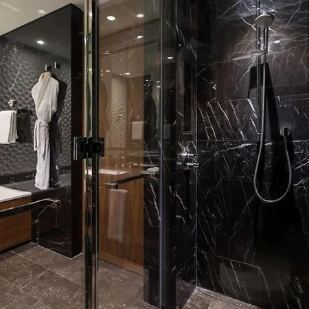מלון Hilton Bomonti 5*