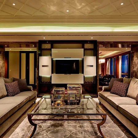 מלון Hilton Bomonti 5*